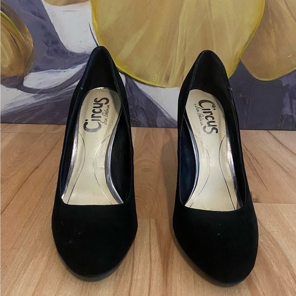 👠✨3 for $45 Circus by Sam Edelman Suede Almond Toe Pump. Color: Black. Size: 7M - Picture 8 of 9